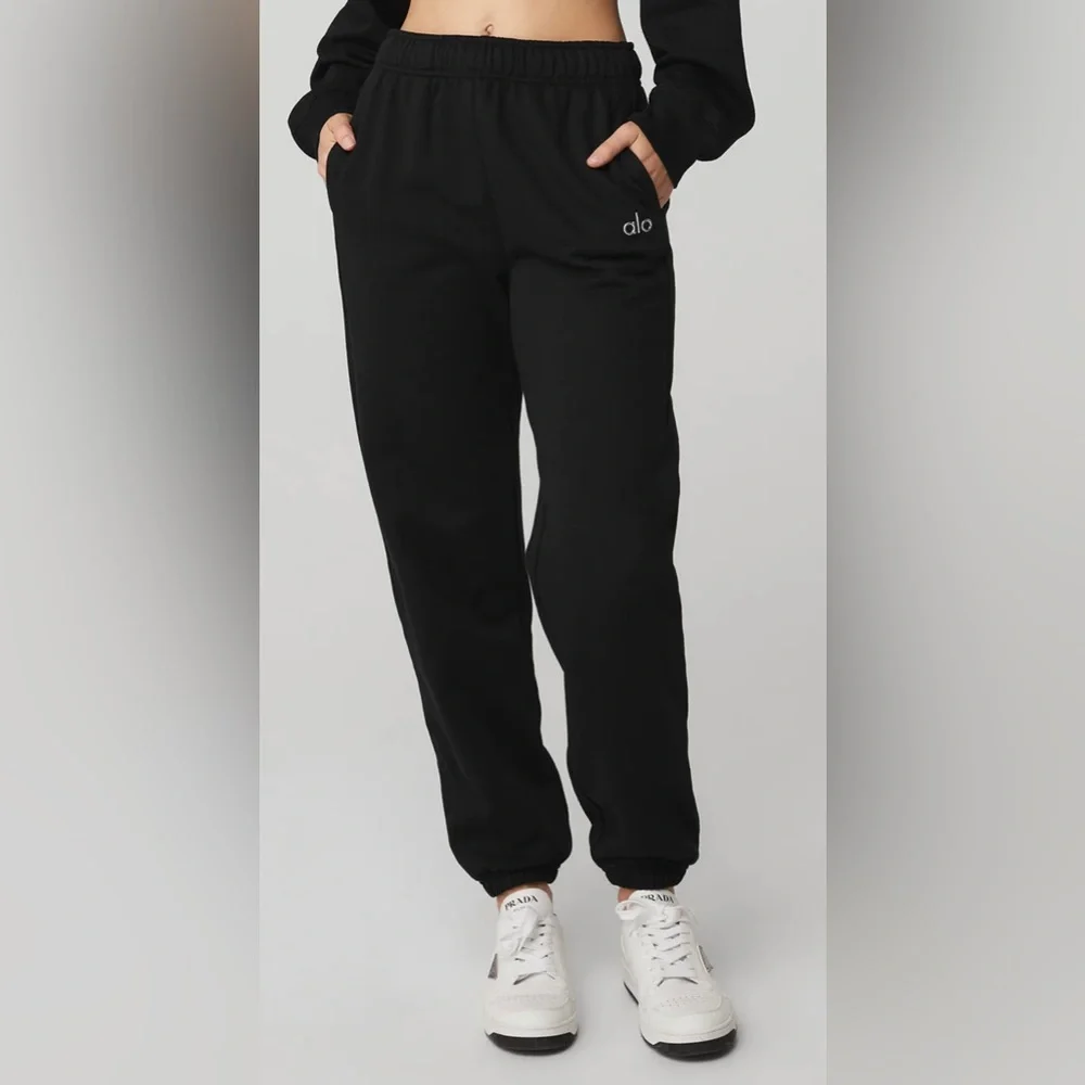 Alo Yoga NWT Accolade Sweatpants Cool Chrome Logo Black, Pockets XS